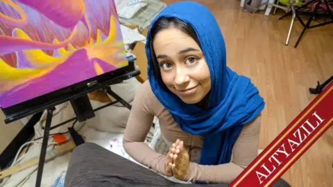 Yarrak Düşkünü Gizem Manitasının Sikinin Üstünden İnmiyor